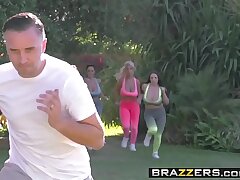 Brazzers - Brazzers Exxtra - Pursuing