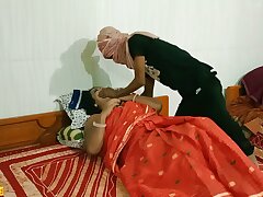 Indian beautiful bhabhi hardcore sex with local thief at night!!