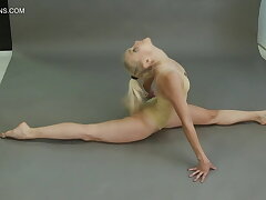 Dora Tornaszkova flexible gymnast supah